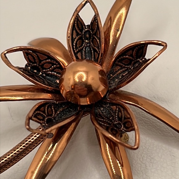 Vintage Copper Flower Brooch. - Picture 11 of 12